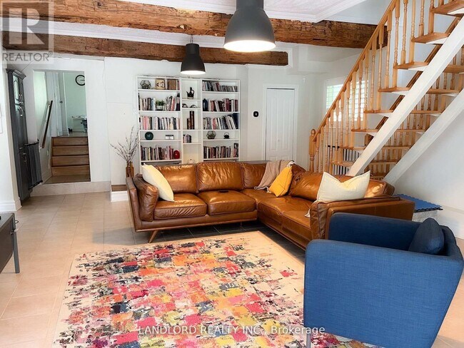 Photo - 16 West Hill Dr