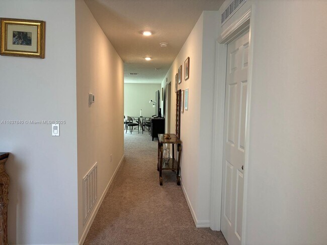 Photo - 1073 SW Eureka Ave