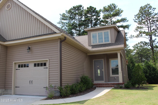 Building Photo - 16 Cypress Cir Rental