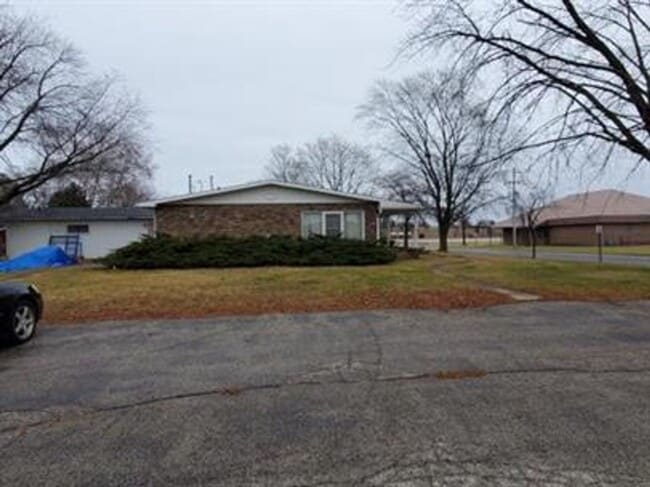 Photo - 7 Bed 2.5 Bath House for Rent