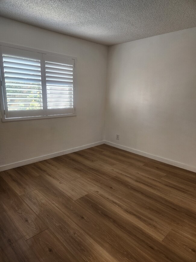 Building Photo - 13722 Red Hill Ave Unit 50