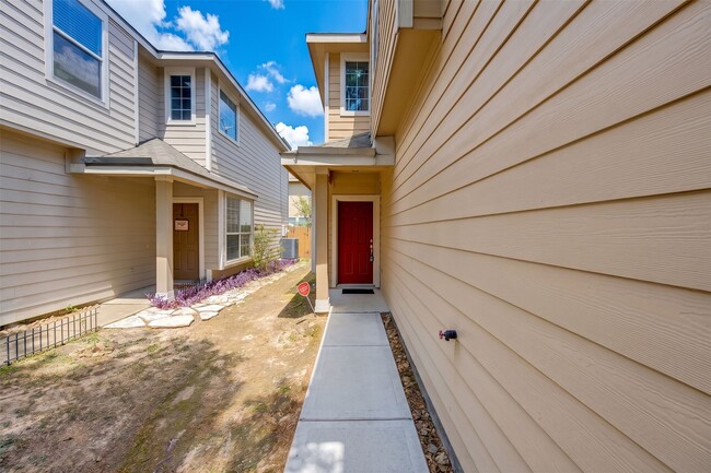 16818 Bellmoor Ln