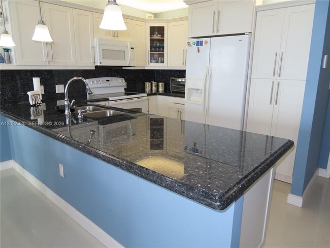 5701 Collins Ave Unit 304