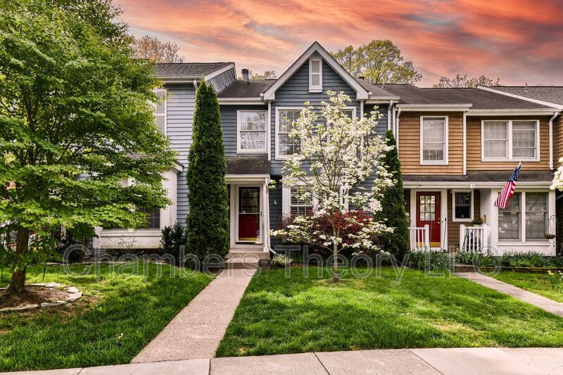 Photo - 1549 Twisted Oak Drive