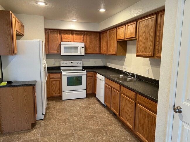 Photo - 3 BEDROOM, 2.5 BATHROOM TWINHOME WITH 2 CAR ATTACHED GARAGE