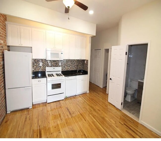 Photo - 743 Union St