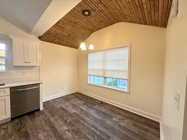 Photo - 1692 Walton St