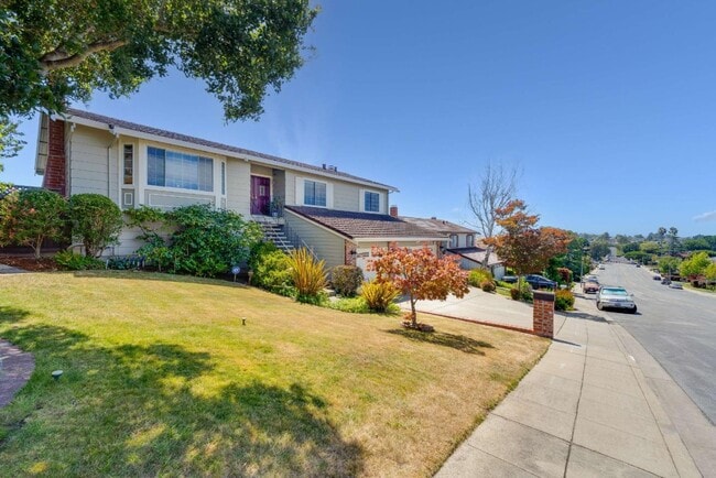 Photo - 208 Crestview Dr
