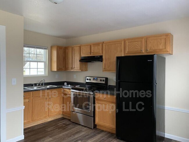 Photo - 203 W Main St