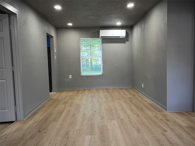 Photo - 5617 Malmedy Rd