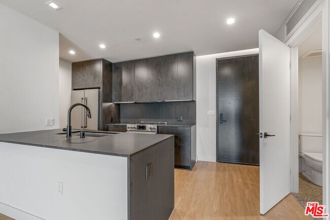 Photo - 3688 Overland Ave Unidad PH14