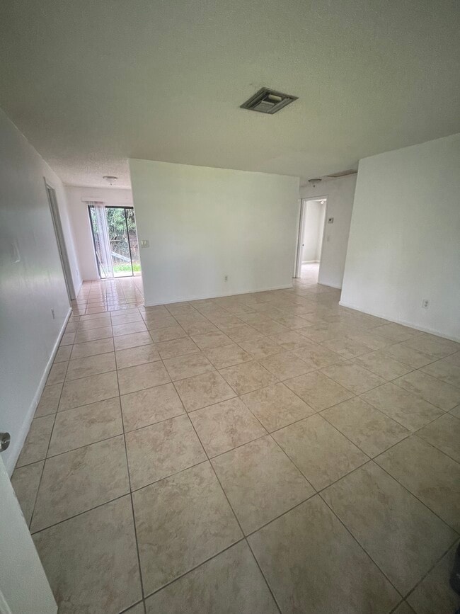 Building Photo - 1637 Barbarie Ln Unit 1637 Rental