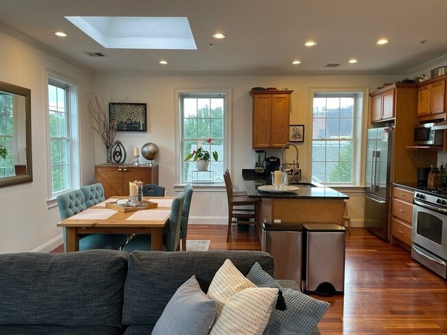 Photo - 93 Sciarappa St Unit 3