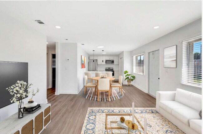 Building Photo - 817 E Tiffany Dr Unit 1 Rental