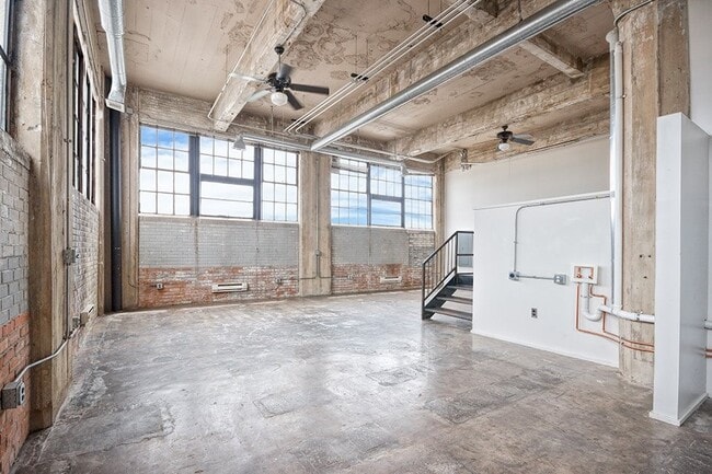 Photo - 2400 S Ervay St