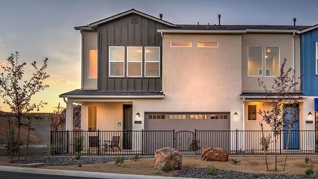 GATED - NO YARD TO MAINTAIN - BUILDERS MOD... - GATED - NO YARD TO MAINTAIN - BUILDERS MOD... Casa