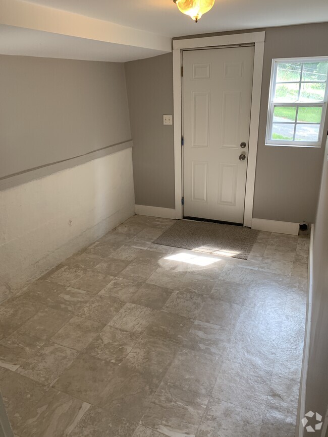 Building Photo - 5301 Ross Rd Rental