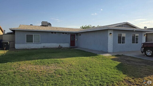 Building Photo - 1635 Ocotillo Dr Rental