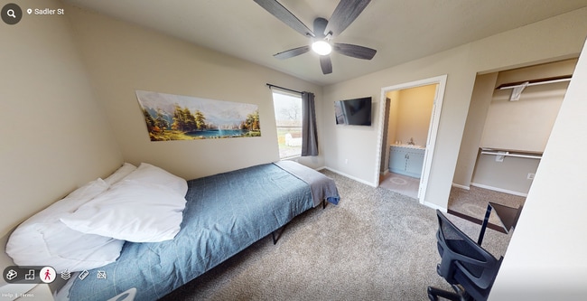 Building Photo - 1917 Sadler St