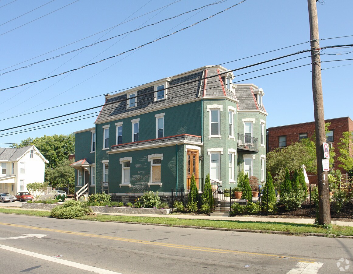 Photo - 1371 N High St