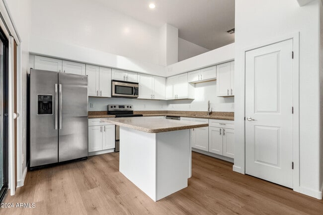 Photo - 330 S Farmer Ave