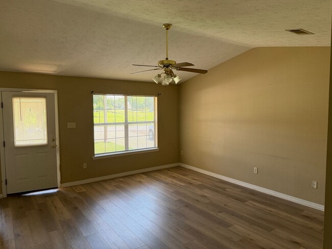 Photo - 2 Bed 1 Bath Duplex