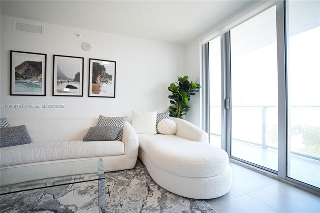 Photo - 300 Sunny Isles Blvd Unidad 4-1603