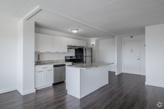 1BR, 1BA - 775SF - Kitchen