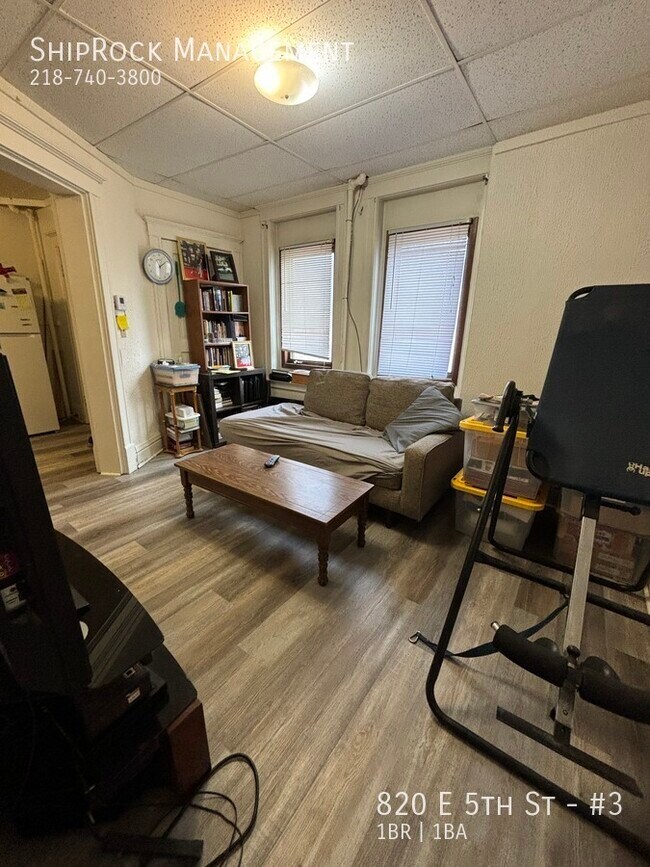 Photo - 820 E 5th St Unidad #3