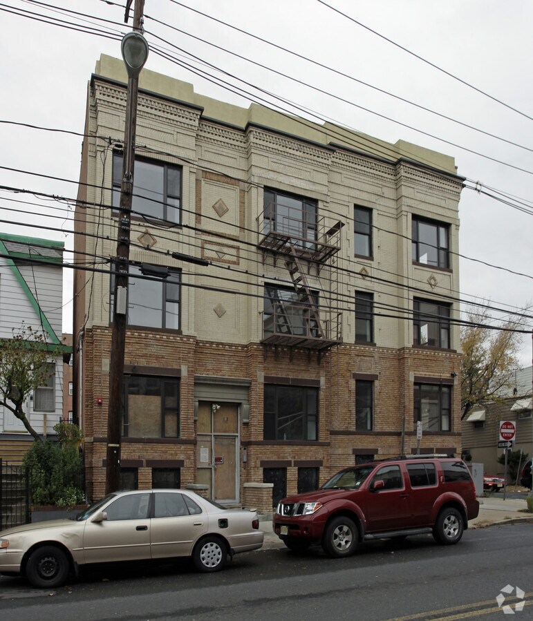 Photo - 163-165 Baldwin Ave Apartments