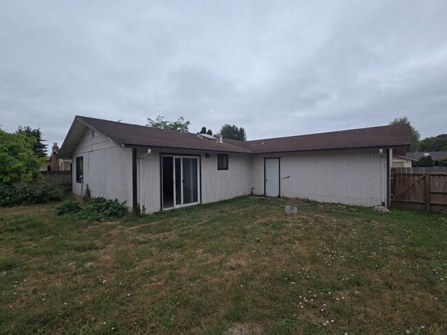 1657 Benjamin Ct