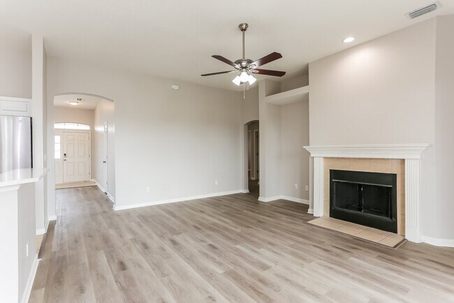Photo - 882 Lord Nelson Blvd