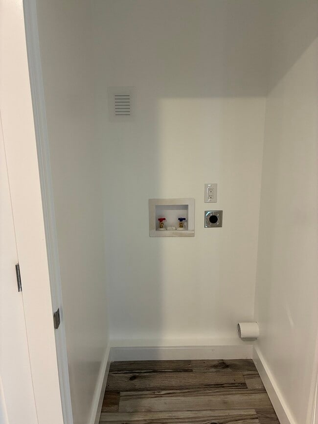 Photo - Beautiful 2/1.5 townhouse