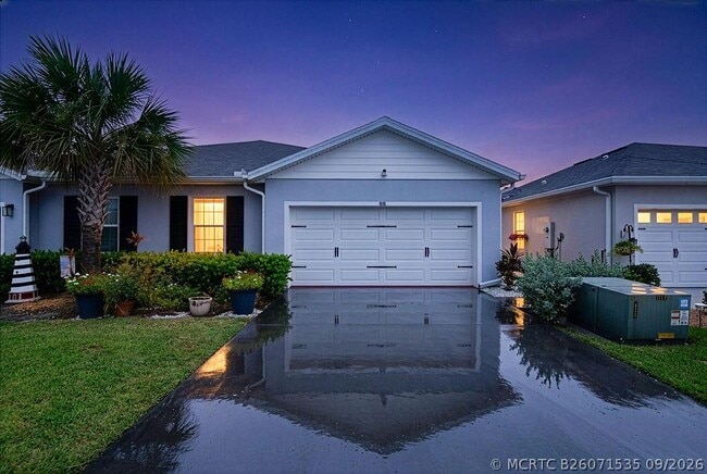 Building Photo - 818 Persimmon Pl