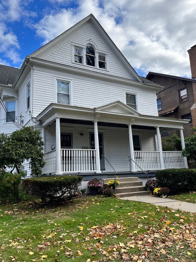 Building Photo - 308 Edgewood St Unit 1