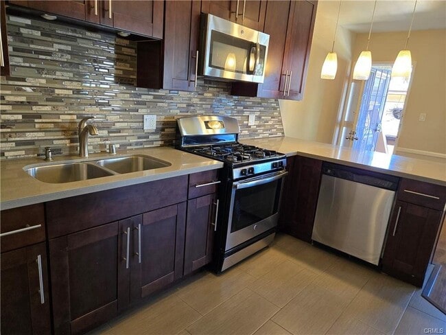 10939 1/2 Moorpark St Unit 2