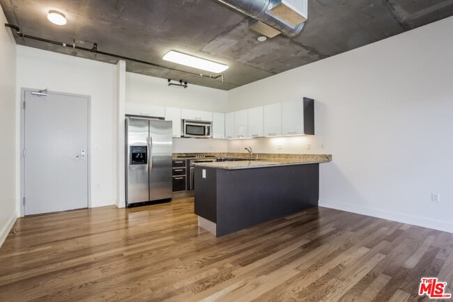 Photo - 645 W 9th St Unit 343
