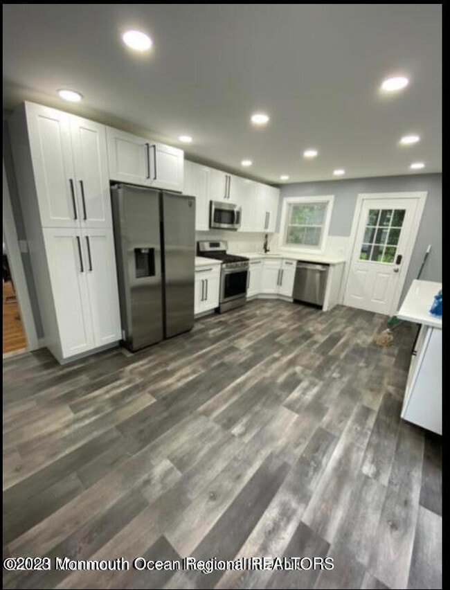 Photo - 437 Redmond Ave