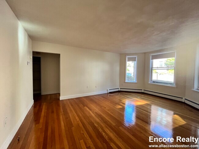 Photo - 318 Tappan St