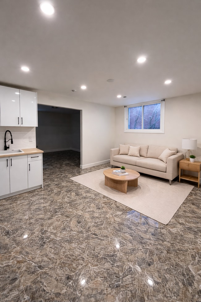 Building Photo - 7800 Lundy's Ln Unit 207