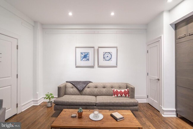 Building Photo - 1801 16th St NW Unit 303