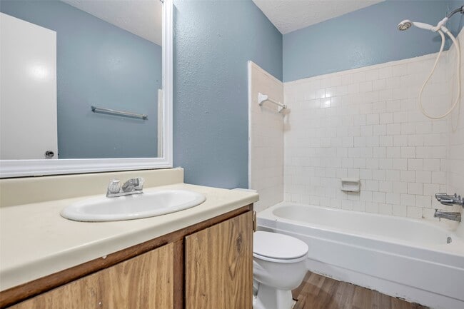 Photo - 4830 Hickorygate Dr