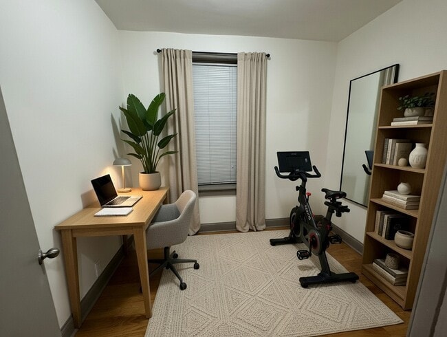 Photo - 1809 N Hermitage Ave Unit Garden