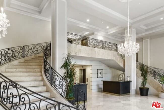 Building Photo - 425 N Maple Dr Unit 206