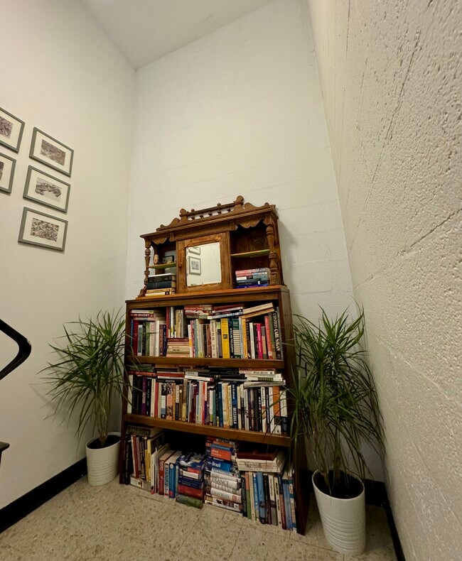 212 Giles St Furnished Free Parking