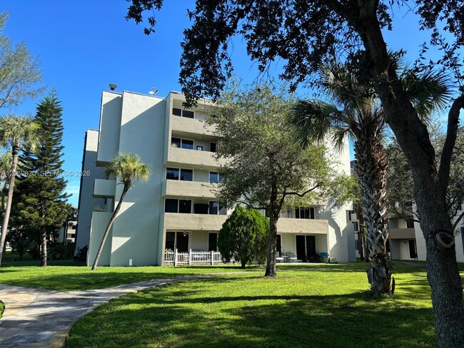 Building Photo - 10090 NW 80th Ct Unit 1239