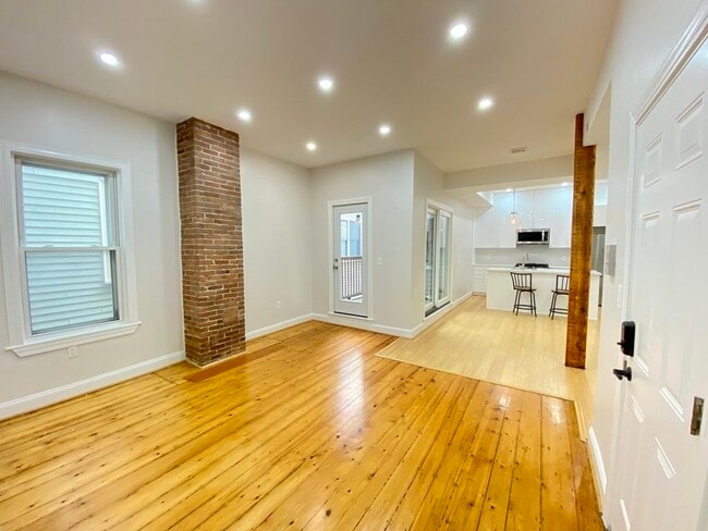 Photo - 258 W Broadway Unit 4