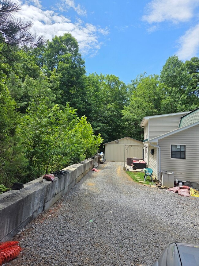 Photo - 440 Geren Subdivision Ln