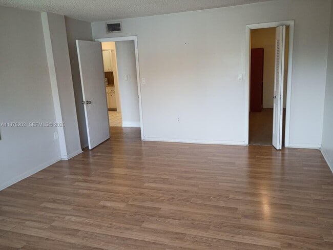 Photo - 7000 NW 186th St Unidad 4-227