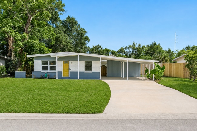 Building Photo - Modern and Clean Hourglass District Home w/ Fenced Yard